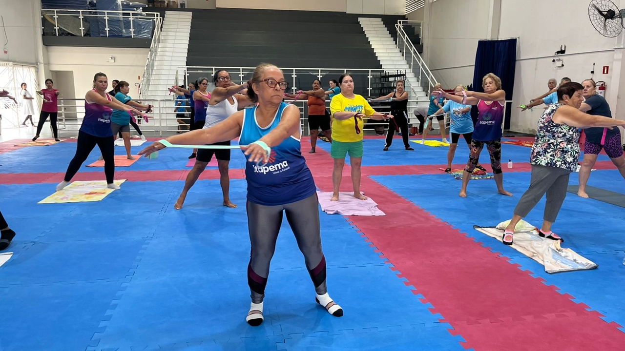 Aulas de pilates conquistam moradores em Itapema