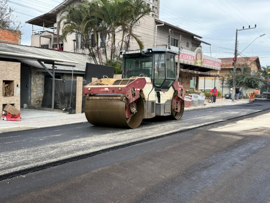 Avança Itapema conclui etapas e inicia pavimentação asfáltica na Rua 422, no Morretes