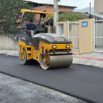Avança Itapema impulsiona melhorias na Rua 438, no bairro Morretes, com pavimentação asfáltica