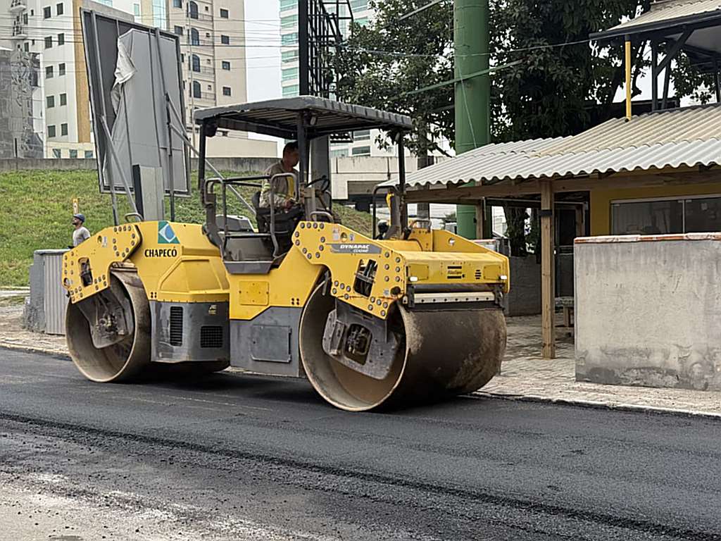 Avança Itapema: Rua 416 recebe pavimentação asfáltica no Morretes