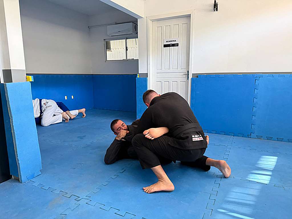 Projeto Força e Honra: Guarda Municipal de Itapema alia esporte e educação em aulas gratuitas de jiu-jitsu para crianças