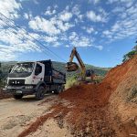 Obras do Morro do Encano avançam com etapa de preparação para pavimentação