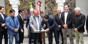 Santa Catarina firma acordo de cooperação com gigante chinesa de tecnologia médica que fará investimento em Porto Belo