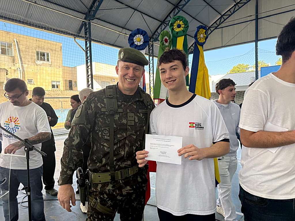 Mais de 400 jovens de Itapema e Porto Belo participam de Juramento à Bandeira