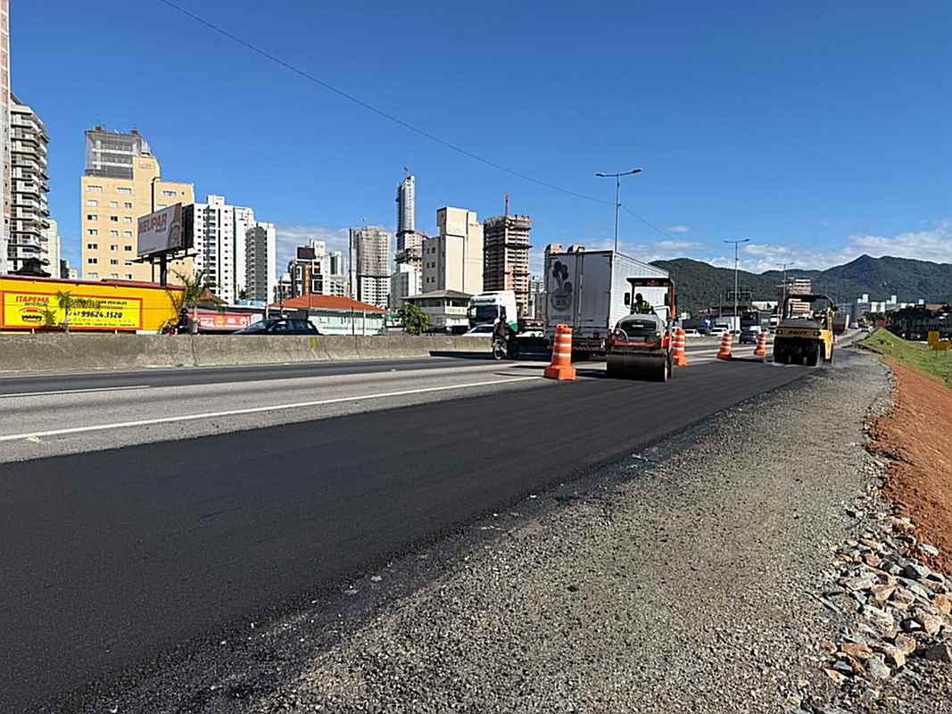 Nova alça de incorporação na BR-101 entra na fase de pavimentação e avança para melhorar acesso à rodovia em Itapema