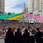 15 mil cartelas vendidas e Praça da Paz lotada marcam Tarde de Prêmios do 8º Arraiá Solidário