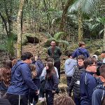 Educação ambiental leva estudantes da teoria à prática no Refúgio de Vida Silvestre de Itapema