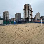 Nova Praça do Morretes recebe escolinha de Vôlei de Praia