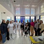 Rede Municipal de Ensino inicia entrega de novos uniformes para merendeiras
