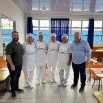 Rede Municipal de Ensino inicia entrega de novos uniformes para merendeiras