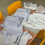 Rede Municipal de Ensino inicia entrega de novos uniformes para merendeiras