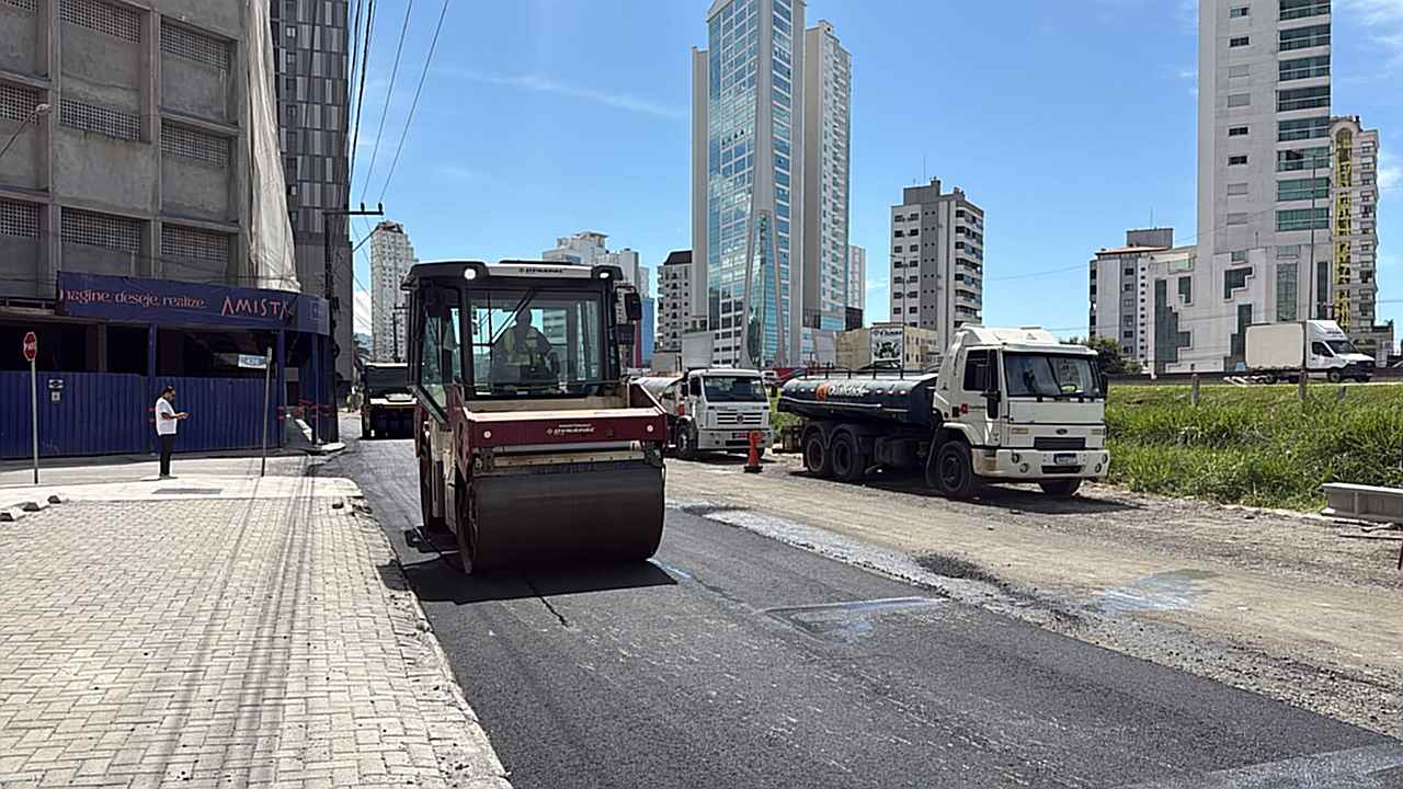 Marginal Oeste recebe asfalto e melhora ligação entre Morretes e Jardim Praiamar