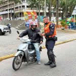 Blitz educativa na Praça da Paz reforça a prevenção de acidentes e o cuidado com a vida