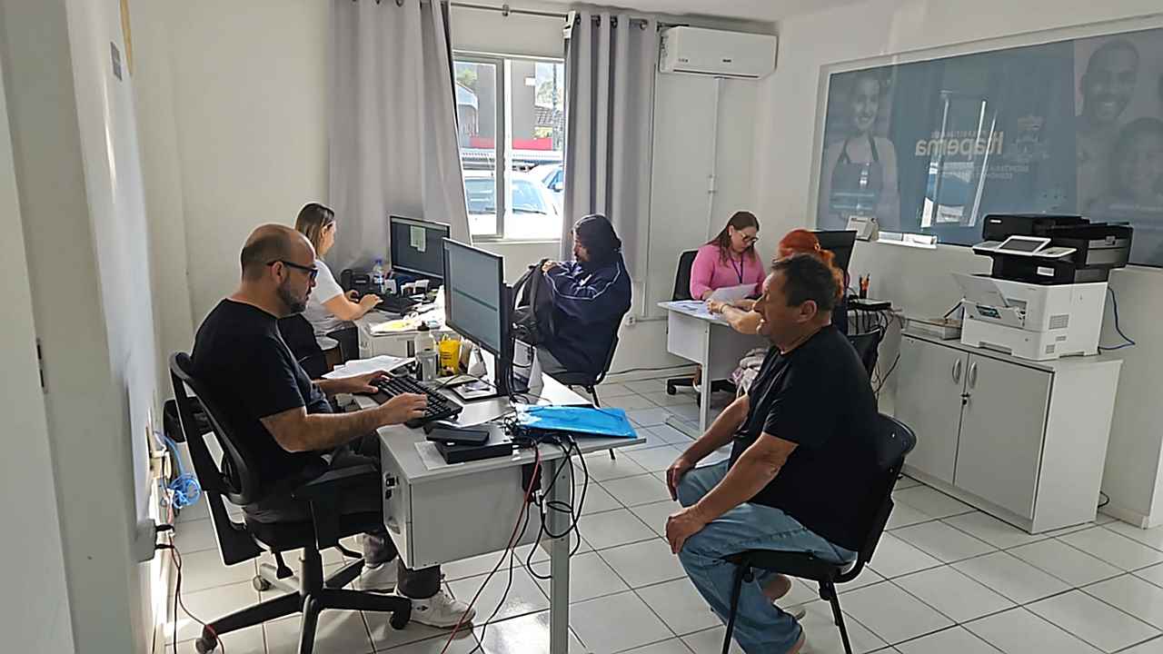 Habitação realiza atendimento aos fins de semana para orientar famílias sobre cadastro habitacional