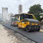 Rua 250 recebe pavimentação asfáltica após conclusão da drenagem na Meia Praia
