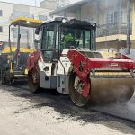 Rua 250 recebe pavimentação asfáltica após conclusão da drenagem na Meia Praia