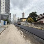 Rua 250 recebe pavimentação asfáltica após conclusão da drenagem na Meia Praia