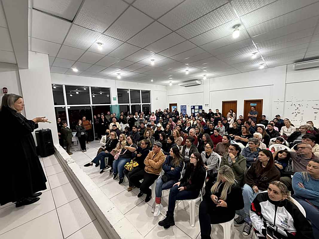 Turismo reúne feirantes e prepara edição especial do Viva Praia para o Dia das Crianças