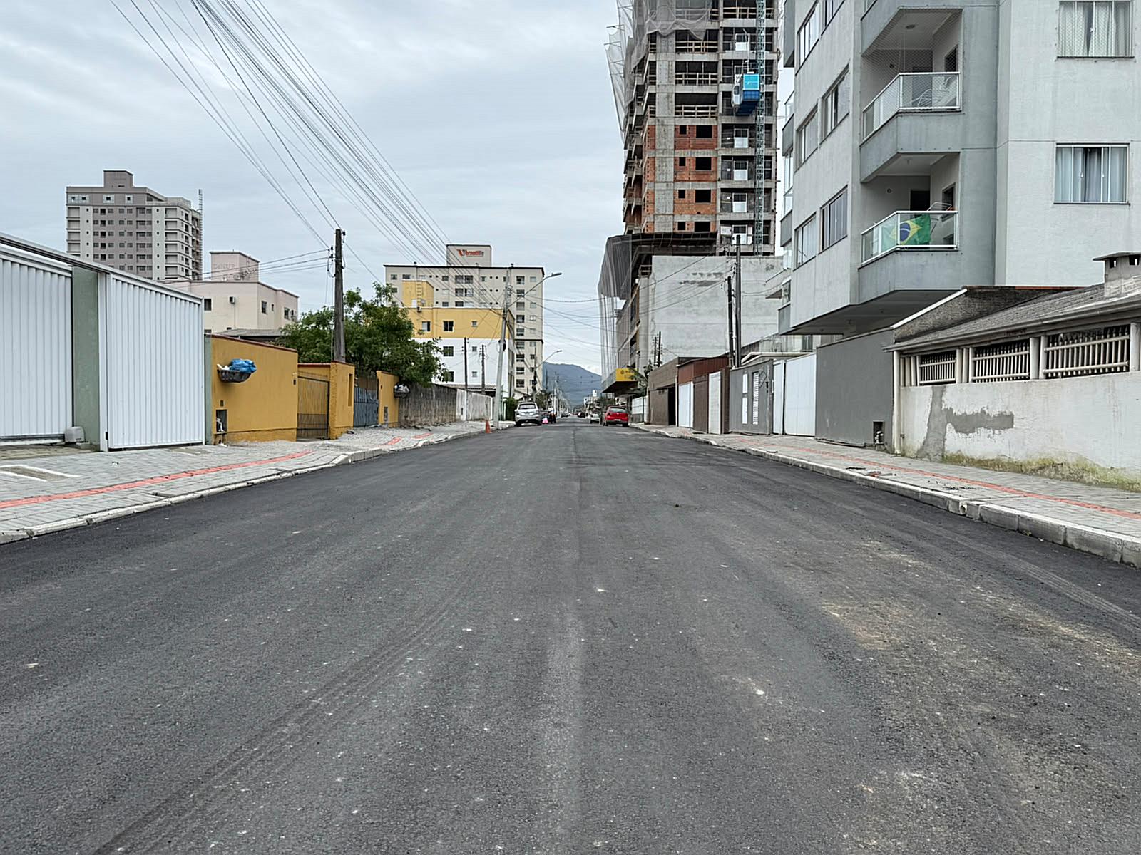 Avança Itapema: trechos das ruas 420 e 422 recebem pavimentação asfáltica