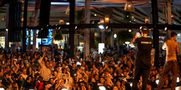 Festival de Talentos e show do Kamisa 10 marcam a abertura do 11º Festival do Camarão em Porto Belo