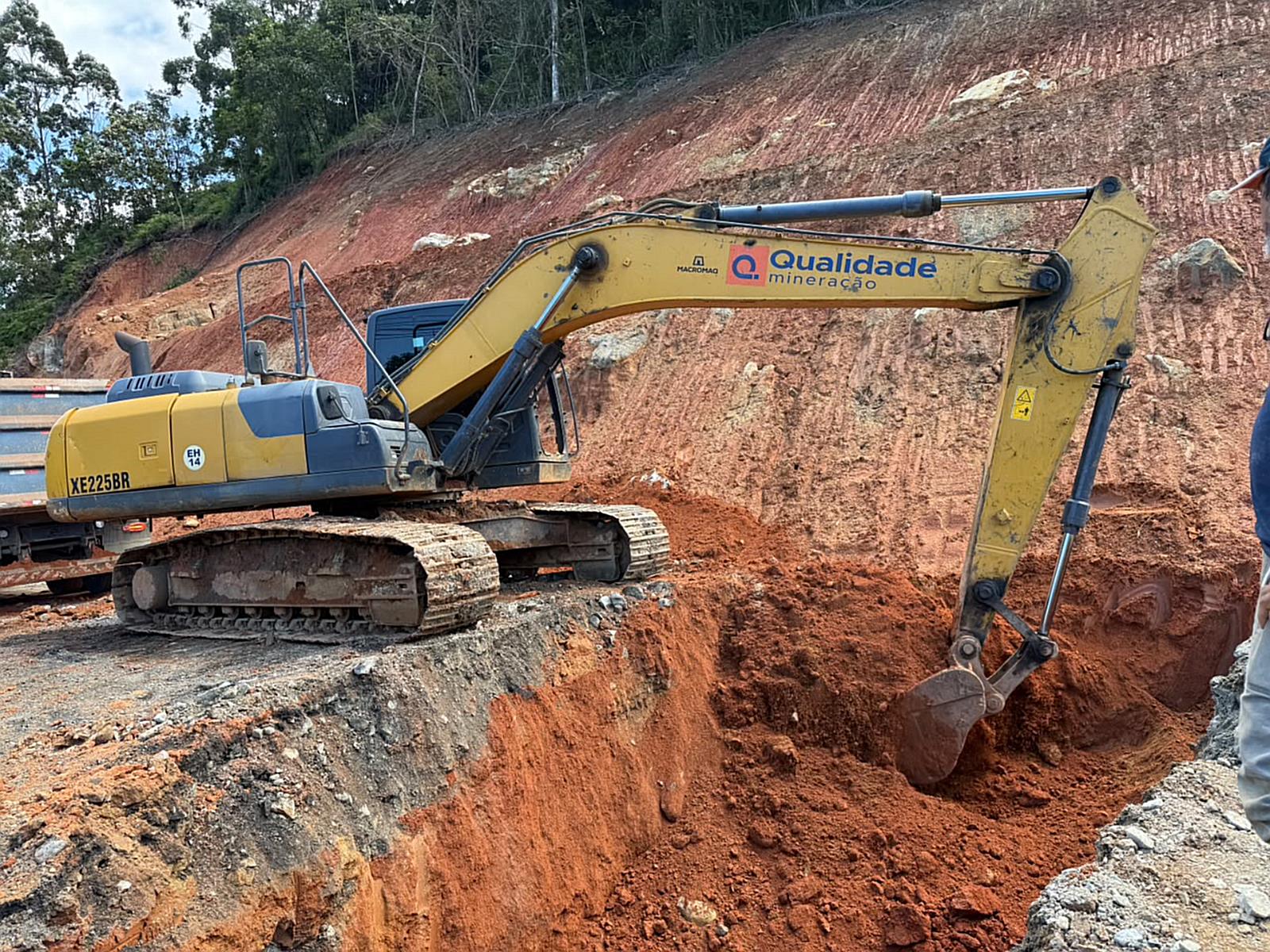 Obras no Morro do Encano avançam com drenagem e preparação do solo